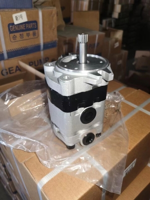 Máy đào bơm bộ phận thủy lực bánh răng cho Kubota KX163 PSVL2-27CG trong cửa hàng sửa chữa máy móc